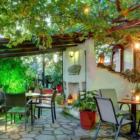 House Katia アパート