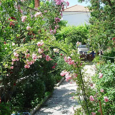 Apartment House Katia Kalamos (Thessaly)